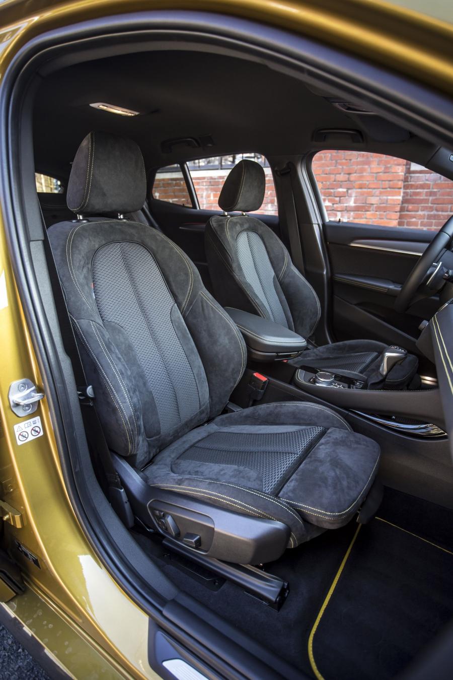 Интерьер BMW X2 xDrive25d M Sport (F39) 2018 года  (WW) (фото 25 из 40)